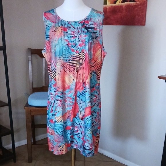 Ofeefan Dresses & Skirts - NWT- Sleeveless Tropical Print Shift Dress - Multicolor